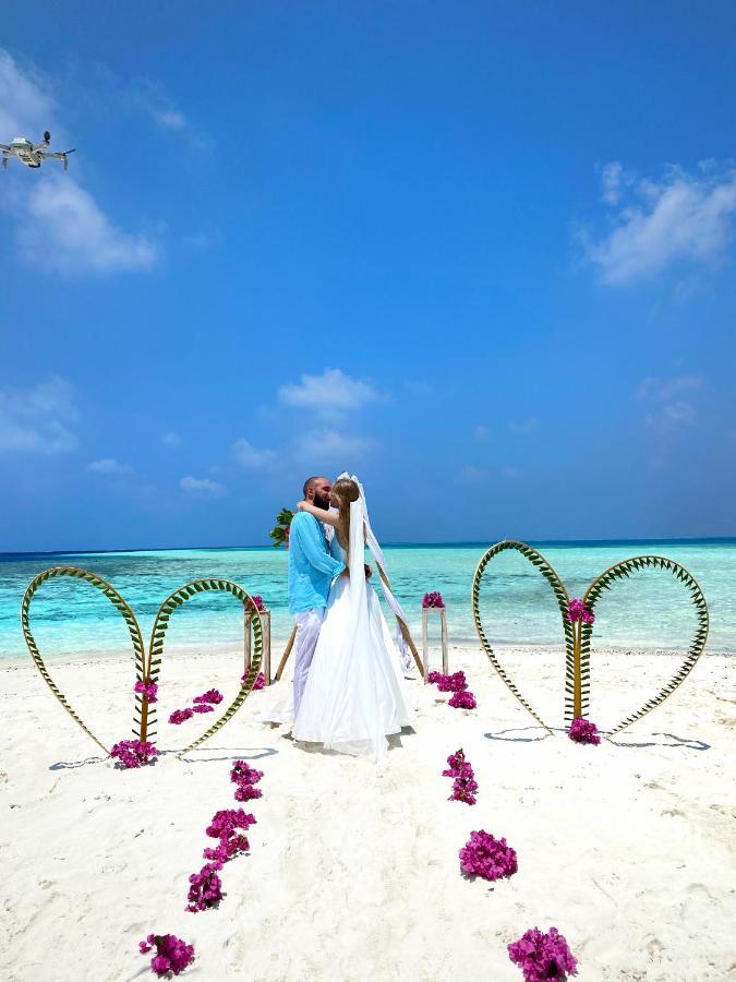 Iru Maldives Hotel Thulusdhoo Exterior foto