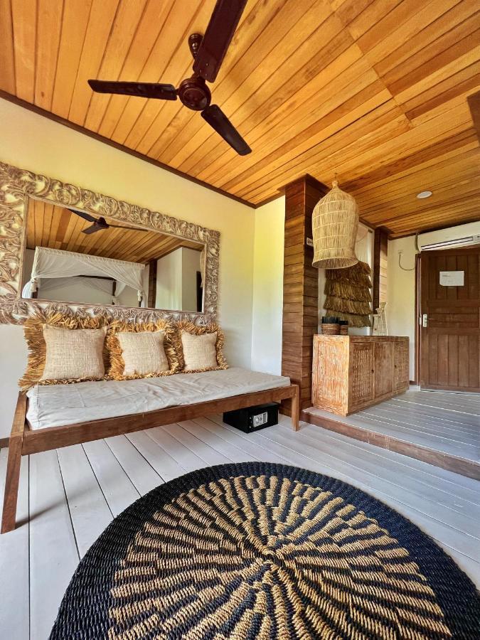 Iru Maldives Hotel Thulusdhoo Exterior foto
