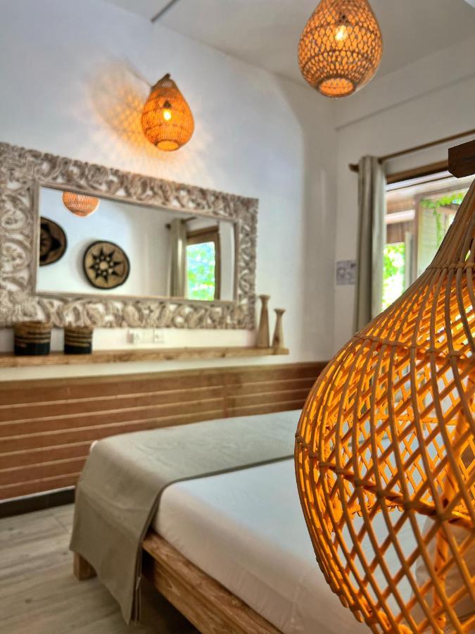 Iru Maldives Hotel Thulusdhoo Exterior foto